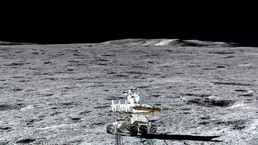 Rover Yutu-2 en la superficie lunar. (Foto: Wikimedia)