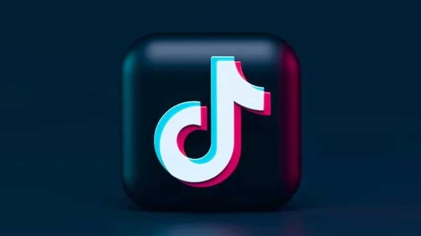 TikTok en 2024 innova con avatares 3D, audio en vivo, realidad aumentada y personalización de contenido avanzada.