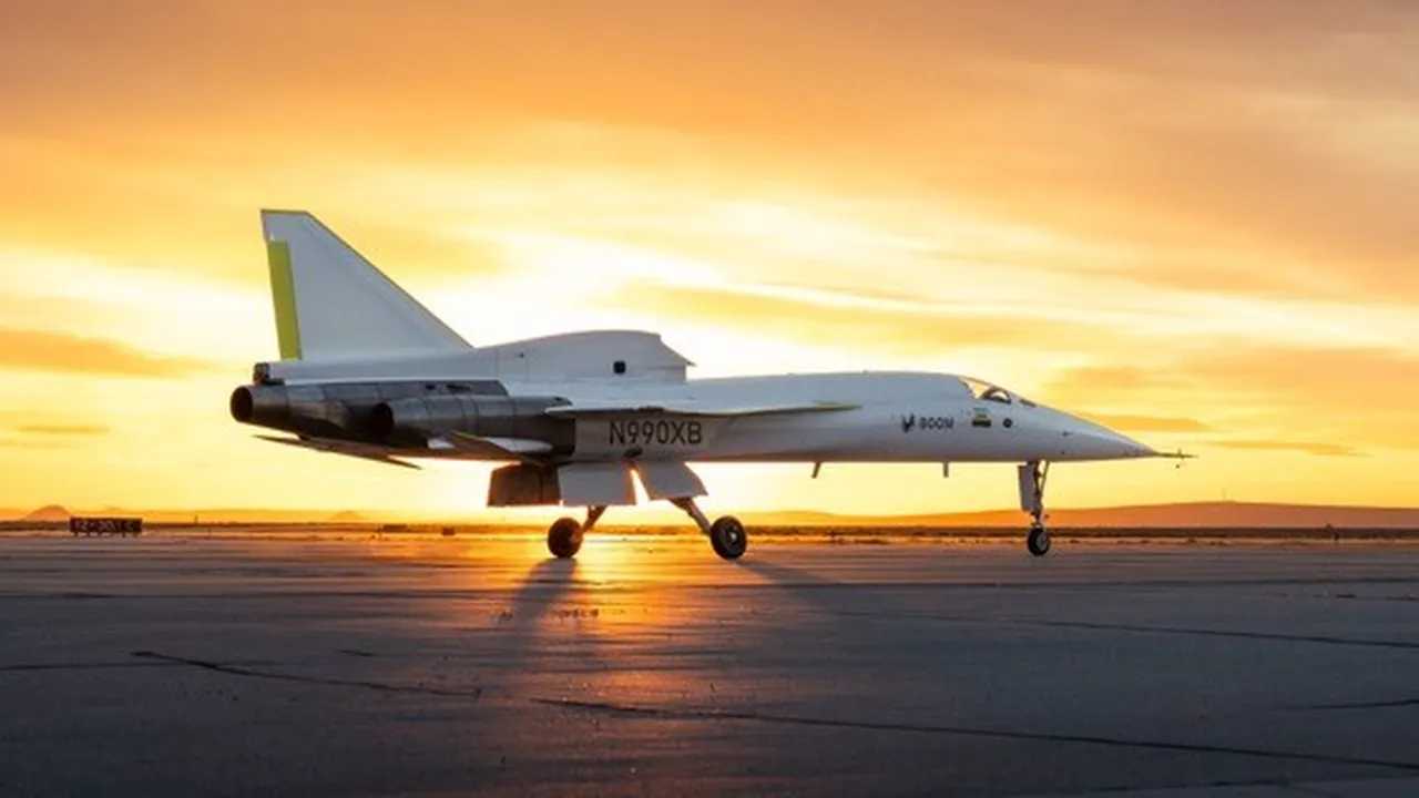 XB-1 de Boom Supersonic en pruebas al amanecer en Mojave.